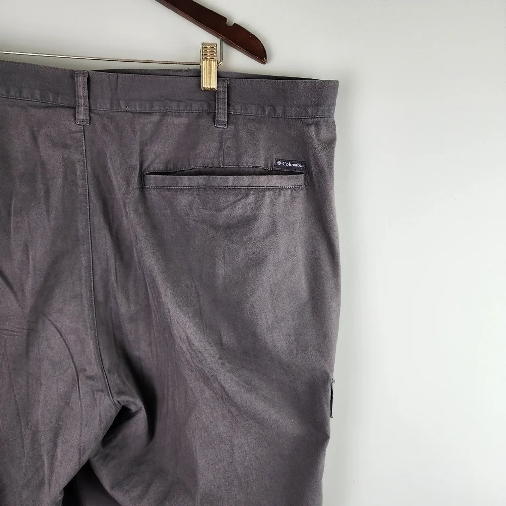 Columbia Men's Flat Front Shorts Gray Size 46 x 10